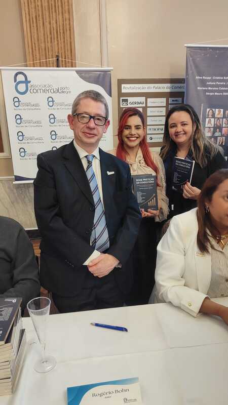 ADM-RS PRESTIGIA LANÇAMENTO DA OBRA BOAS PRÁTICAS EM CONSULTORIA